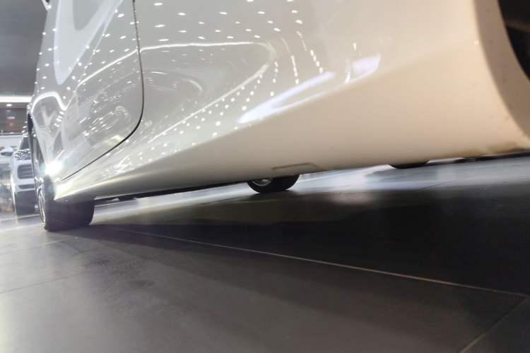 Used Mercedes-Benz E-Class 2023 E 260 4MATIC Coupe Left Side Sill