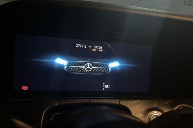 Used Mercedes-Benz E-Class 2023 E 260 Coupe Odometer Close Up