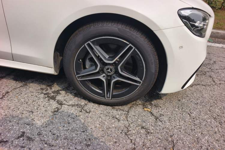 Used Mercedes-Benz E-Class 2023 E 300 Stylish Sports Edition Right Front Wheel Hub