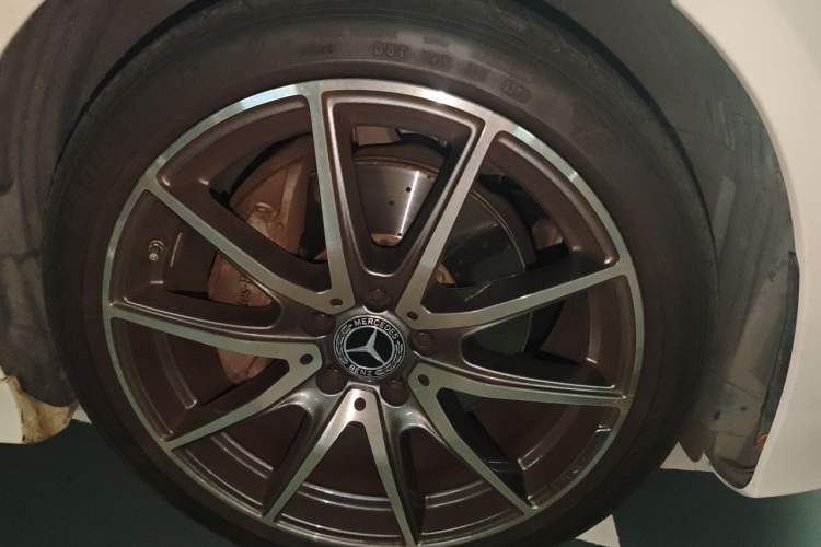 Used Mercedes-Benz E-Class 2023-Year Restyled E 260 Coupe Right Front Wheel Hub