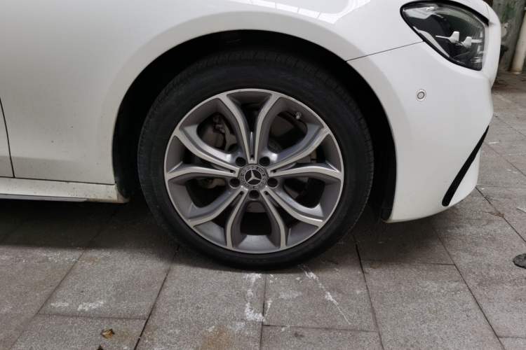 Used Mercedes-Benz E-Class 2023 E 300 L Sport Luxury Edition Right Front Wheel Hub