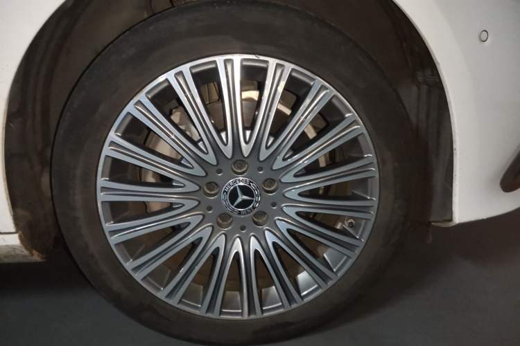 Used Mercedes-Benz E-Class 2023 E 300 L Stylish Model Right Front Wheel Hub