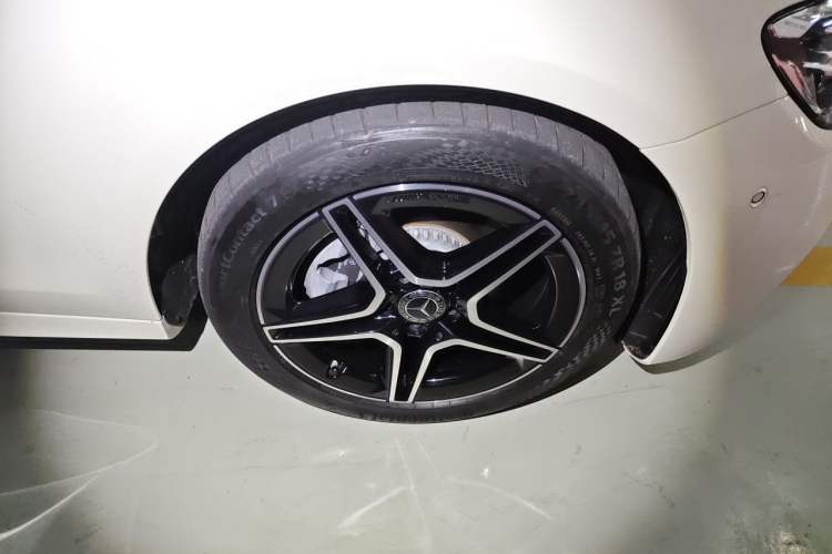Used Mercedes-Benz E-Class 2023 Restyled E 260 Fashion Sport Edition Right Front Wheel Hub