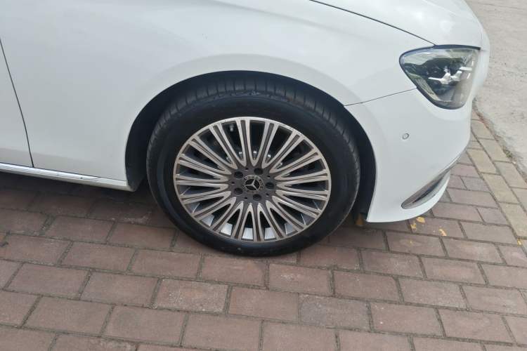 Used Mercedes-Benz E-Class 2023 E 300 L Luxury Model Right Front Wheel Hub