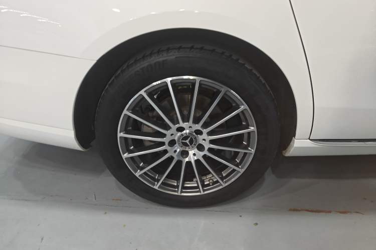 Used Mercedes-Benz E-Class 2023 E 260 L Right Rear Wheel Hub