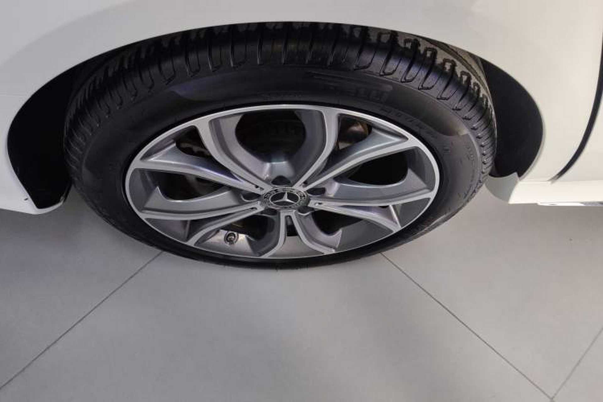 Used Mercedes-Benz E-Class 2023 E 300 L Sporty and Stylish Model Right Rear Wheel Hub