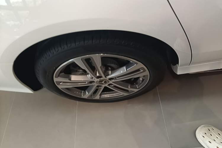 Used Mercedes-Benz E-Class 2023 Restyled E 260 L Sport Edition Right Rear Wheel Hub