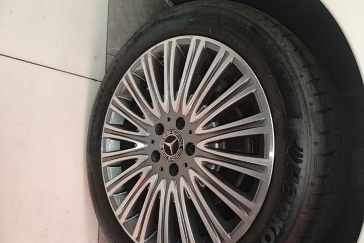 Used Mercedes-Benz E-Class 2023 E 300 L Luxury Model Right Rear Wheel Hub