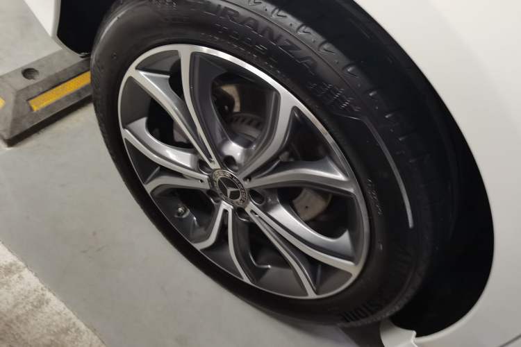Used Mercedes-Benz E-Class 2023 E 300 L Sporty and Stylish Model Right Rear Wheel Hub