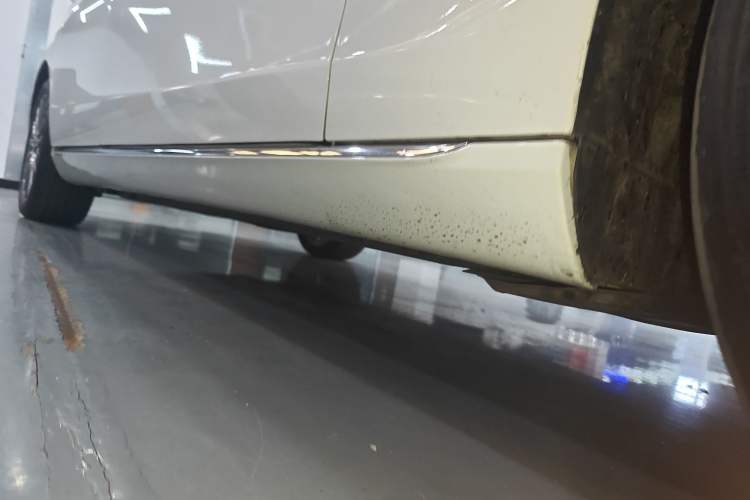 Used Mercedes-Benz E-Class 2023 E 260 L Right Side Sill