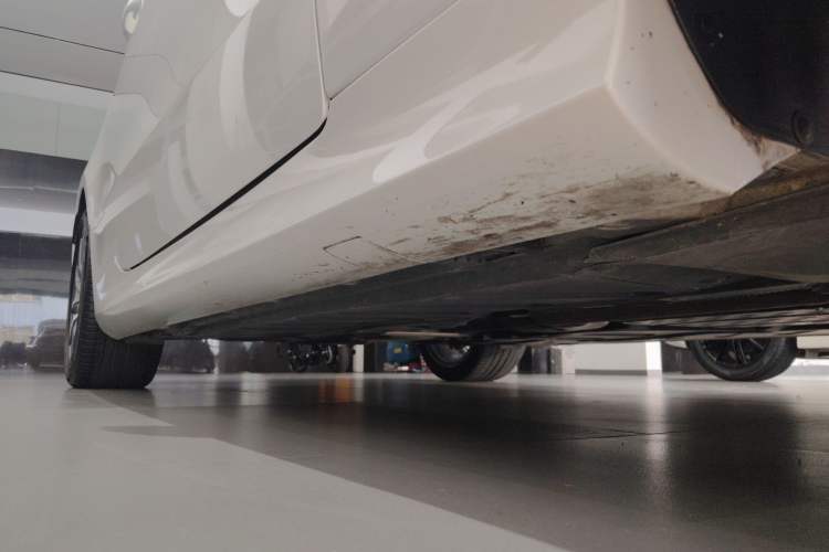 Used Mercedes-Benz E-Class 2023-Year Restyled E 260 Coupe Right Side Sill