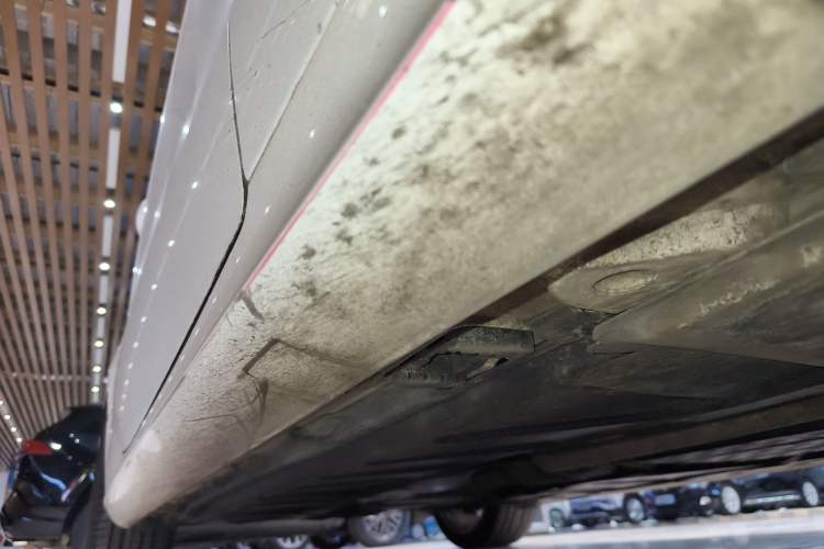 Used Mercedes-Benz E-Class 2023-Year Restyled E 260 Coupe Right Side Sill