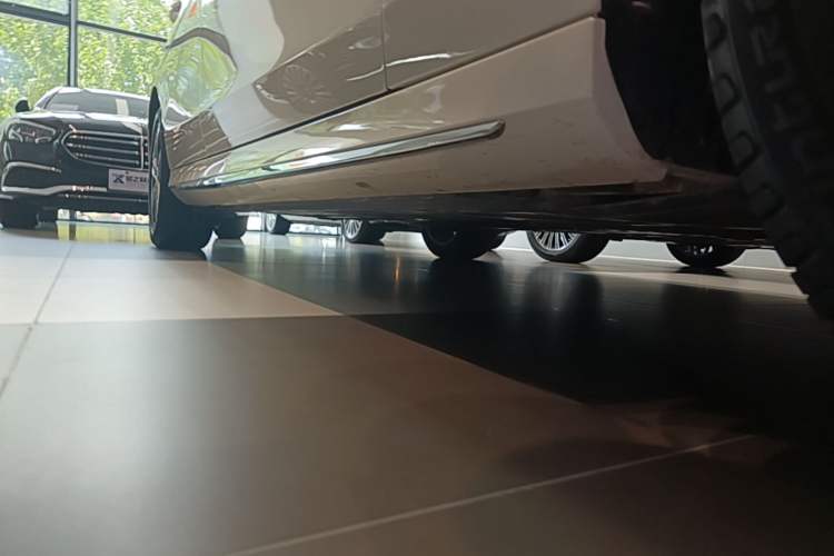 Used Mercedes-Benz E-Class 2023 Restyled E 260 L Sport Edition Right Side Sill