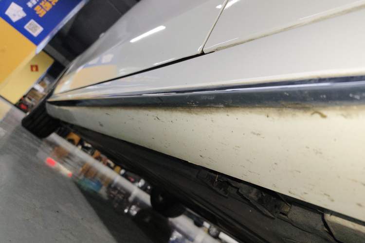 Used Mercedes-Benz E-Class 2023 E 260 L Sport Edition Right Side Sill