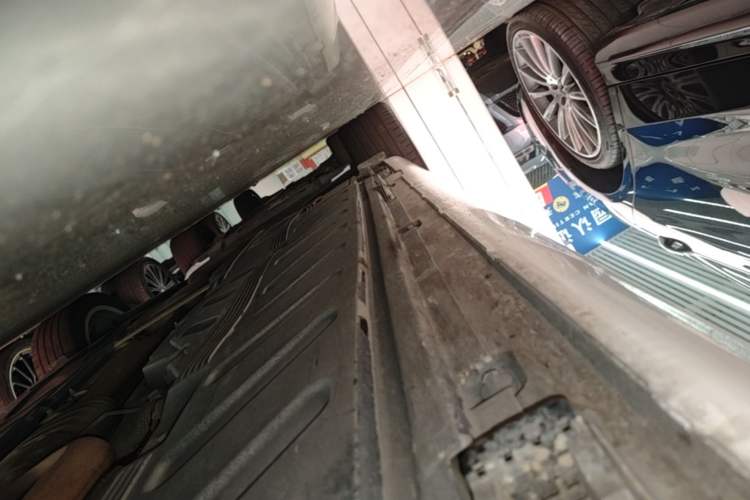 Used Mercedes-Benz E-Class 2023 E 300 L Luxury Model Right Side Sill