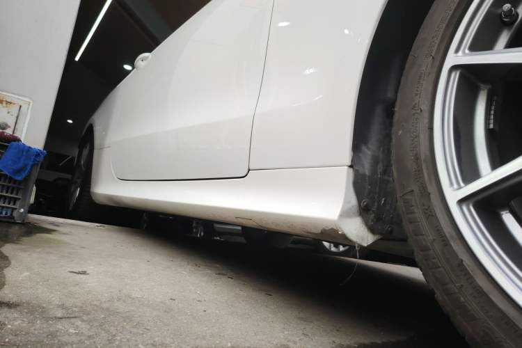 Used Mercedes-Benz E-Class 2023-Year Restyled E 260 Coupe Right Side Sill