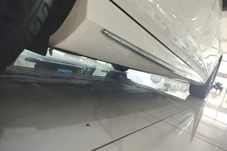 Used Mercedes-Benz E-Class 2023 Restyled E 300 L Sporty and Stylish Edition Right Side Sill