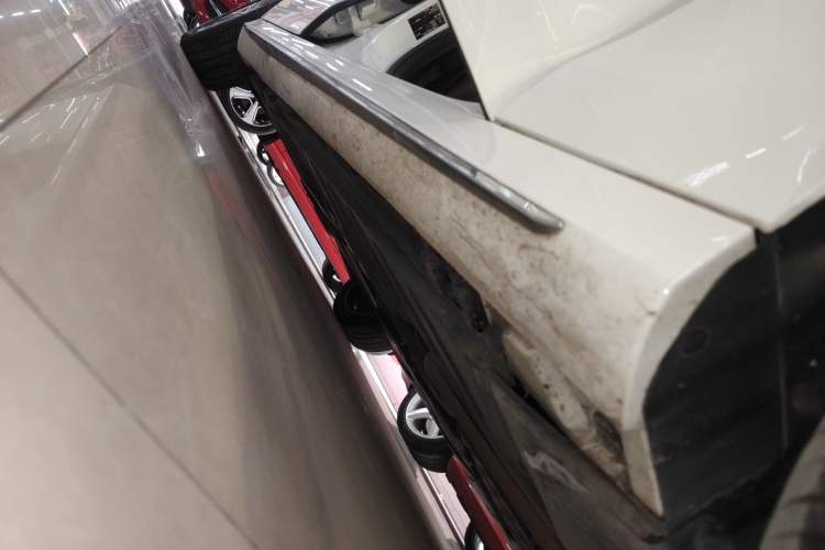 Used Mercedes-Benz E-Class 2023 Restyled E 260 L Sport Edition Right Side Sill