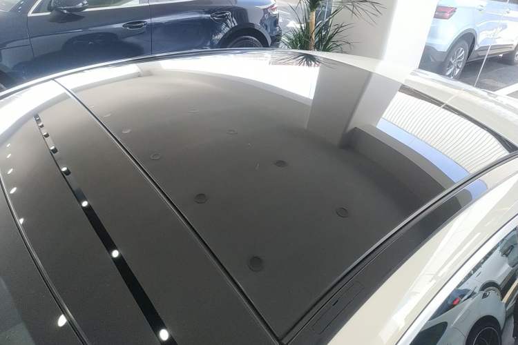 Used Mercedes-Benz E-Class 2023-Year Restyled E 260 Coupe Roof