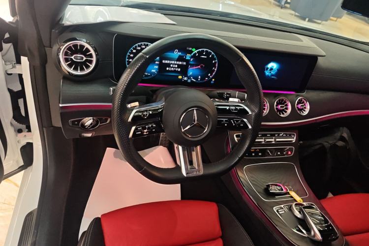 Used Mercedes-Benz E-Class 2023 E 260 Convertible Coupe Steering Wheel