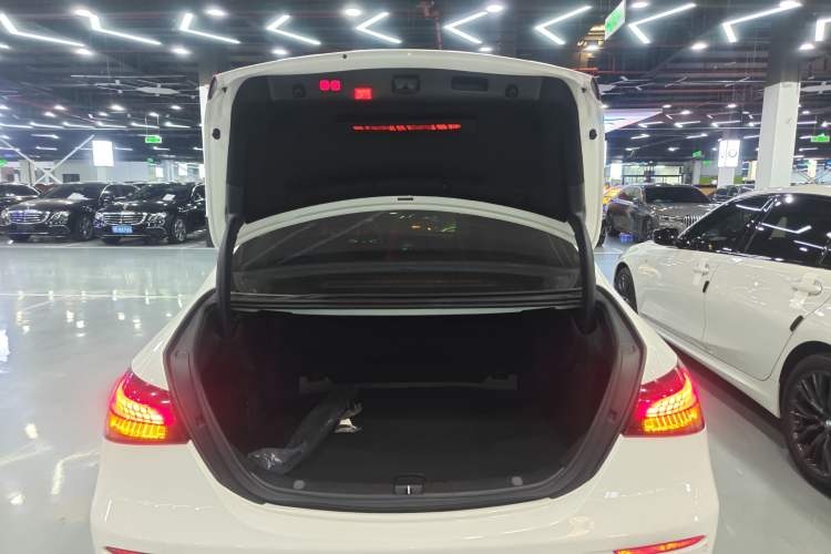 Used Mercedes-Benz E-Class 2023 E 260 L Trunk