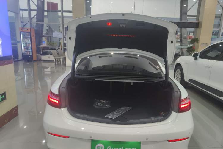Used Mercedes-Benz E-Class 2023 E 260 Coupe Trunk