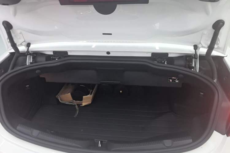Used Mercedes-Benz E-Class 2023 Restyled E 260 Convertible Coupe Trunk