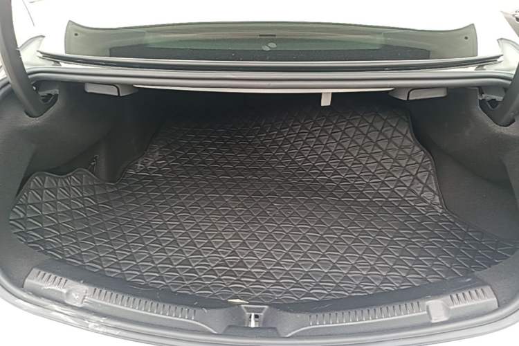 Used Mercedes-Benz E-Class 2023 E 260 Coupe Trunk