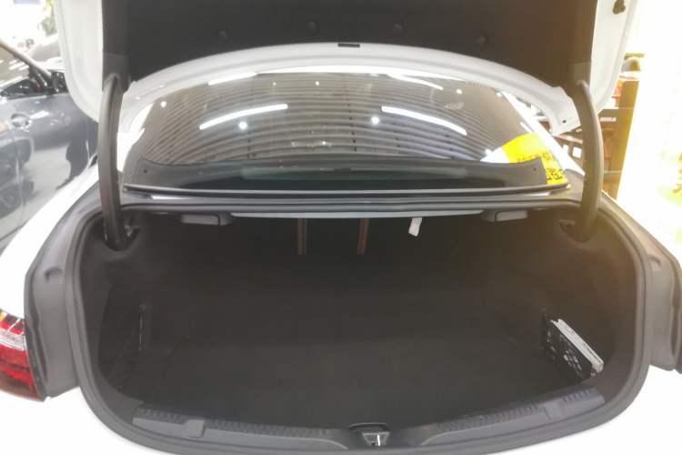 Used Mercedes-Benz E-Class 2023 E 260 Coupe Trunk