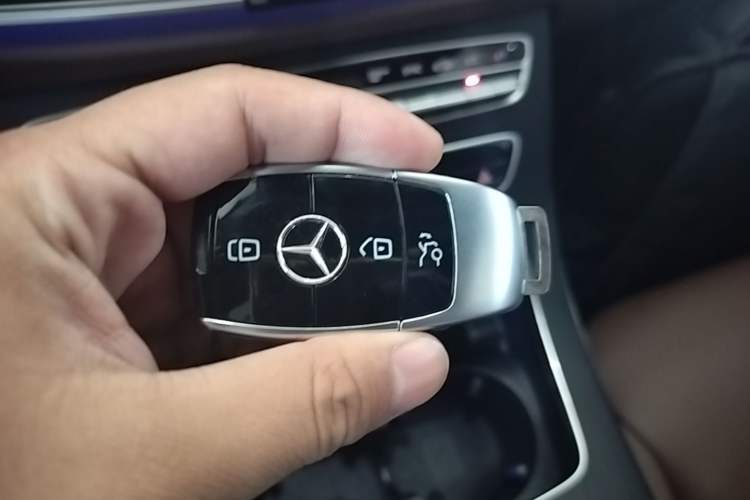 Used Mercedes-Benz E-Class 2023 Restyled E 300 L Sporty and Stylish Edition Vehicle Key