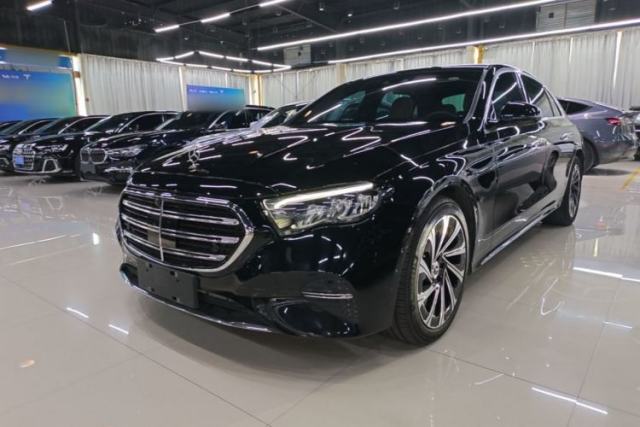 Ojetý Mercedes-Benz E-Class 2024 E 300 L Luxury Model