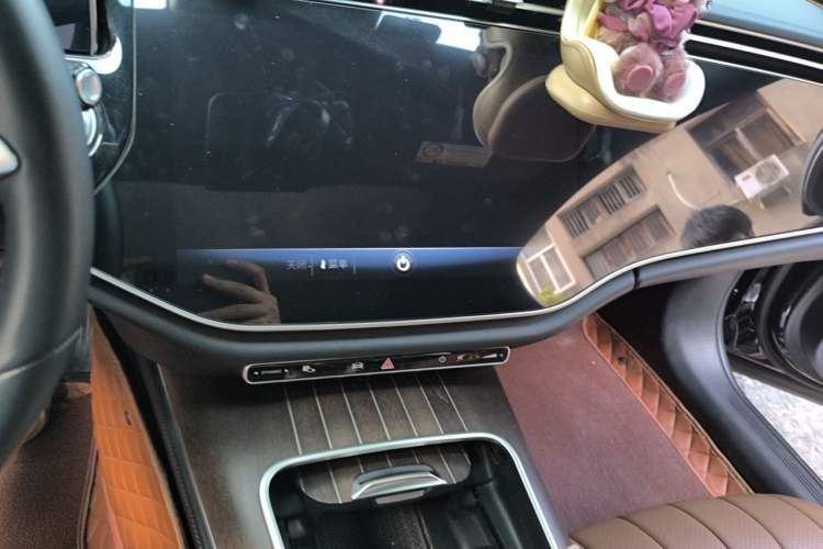 Used Mercedes-Benz E-Class 2024 Facelift E 300 L Luxury Edition Audio And AC Panel