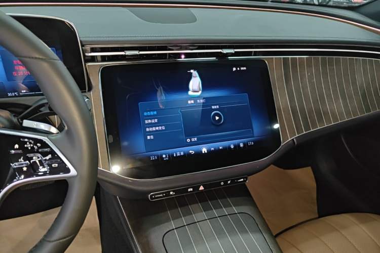 Used Mercedes-Benz E-Class 2024 Refresh E 300 L Stylish Edition Audio And AC Panel