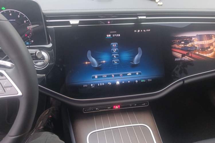 Used Mercedes-Benz E-Class 2024 E 300 L Luxury Model Audio And AC Panel