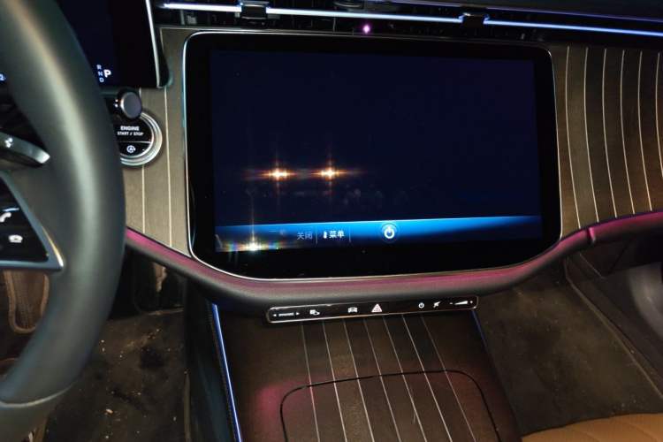 Used Mercedes-Benz E-Class 2024 Refresh E 300 L Stylish Edition Audio And AC Panel