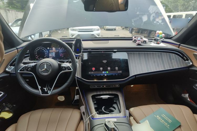 Used Mercedes-Benz E-Class 2024 Refresh E 300 L Stylish Edition Center Console