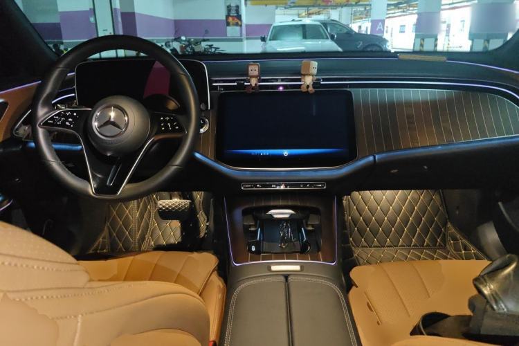Used Mercedes-Benz E-Class 2024 E 300 L Stylish Model Center Console