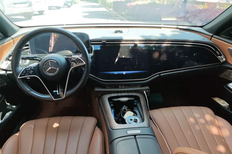 Used Mercedes-Benz E-Class 2024 E 300 L Luxury Model Center Console