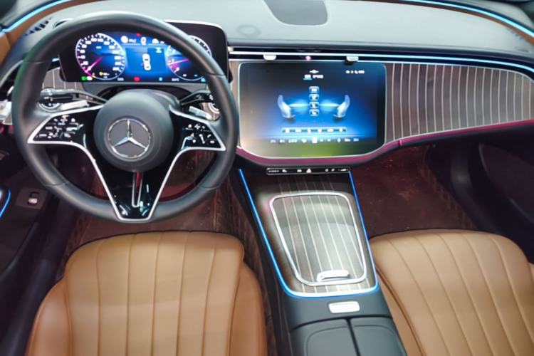 Used Mercedes-Benz E-Class 2024 Refresh E 300 L Stylish Edition Center Console