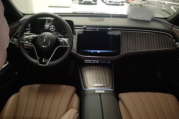 Used Mercedes-Benz E-Class 2024 Refresh E 300 L Stylish Edition Center Console
