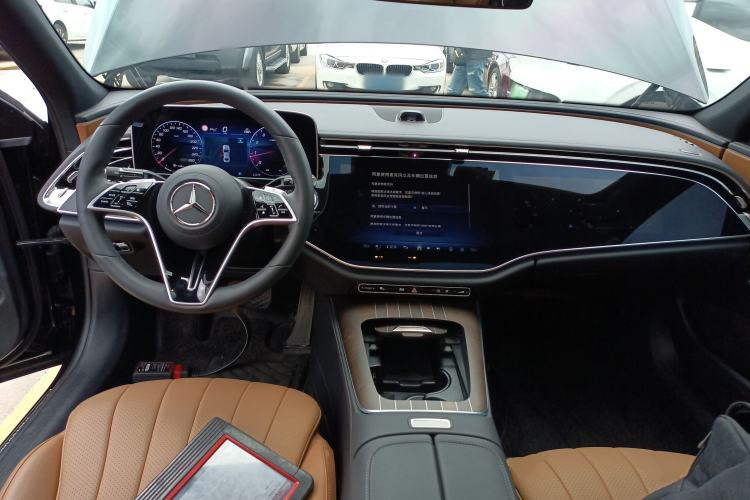 Used Mercedes-Benz E-Class 2024 E 300 L Luxury Model Center Console