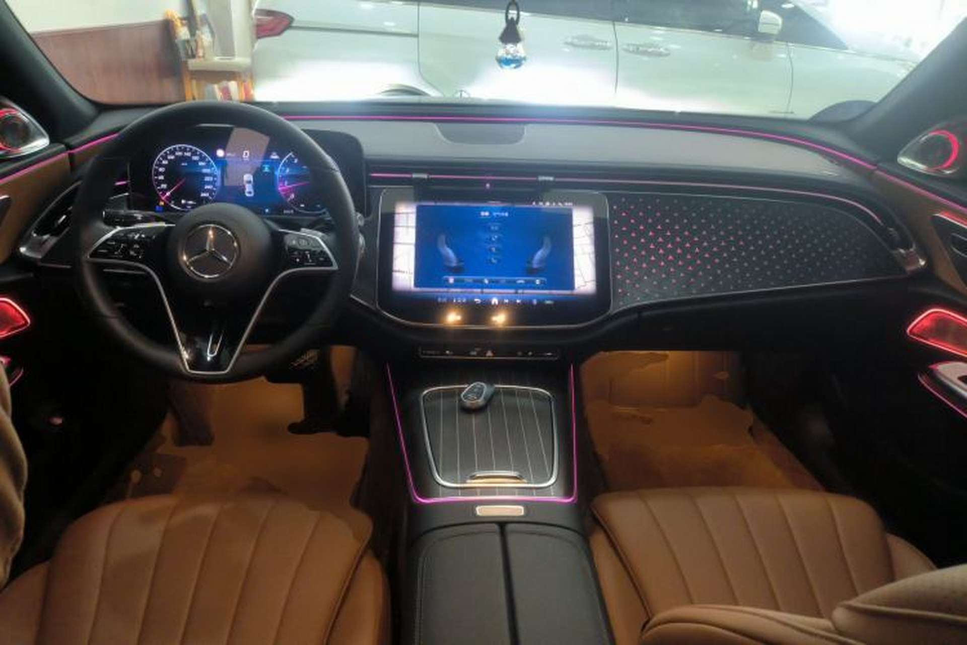 Used Mercedes-Benz E-Class 2024 Refresh E 300 L Stylish Edition Center Console