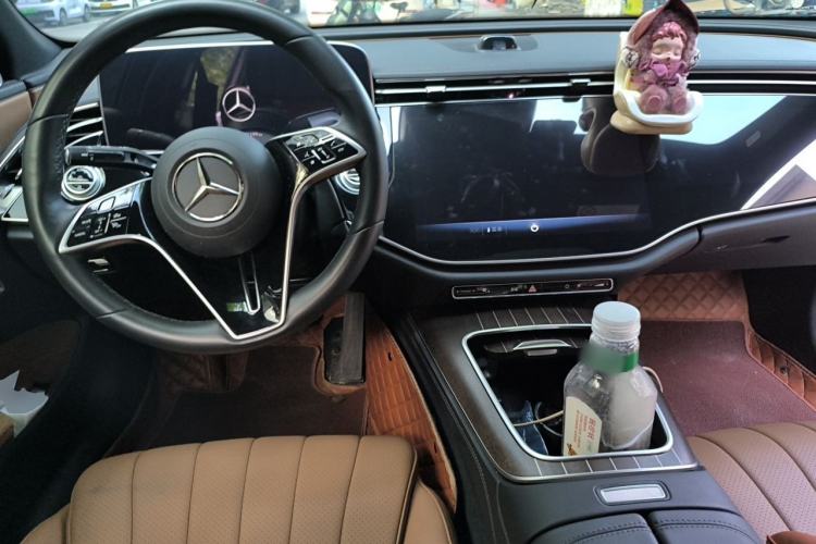 Used Mercedes-Benz E-Class 2024 Facelift E 300 L Luxury Edition Center Console
