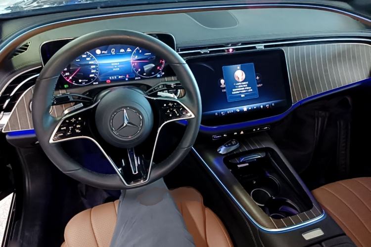 Used Mercedes-Benz E-Class 2024 Refresh E 300 L Stylish Edition Center Console