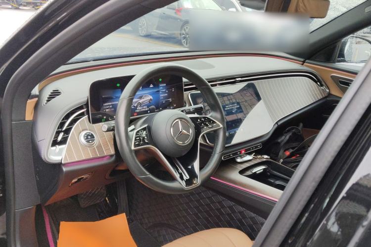Used Mercedes-Benz E-Class 2024 Refresh E 300 L Stylish Edition Center Console