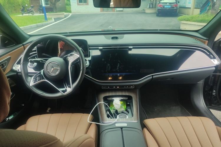 Used Mercedes-Benz E-Class 2024 E 300 L Luxury Model Center Console