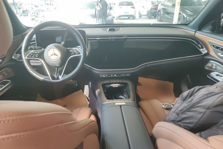 Used Mercedes-Benz E-Class 2024 E 300 L Luxury Model Center Console