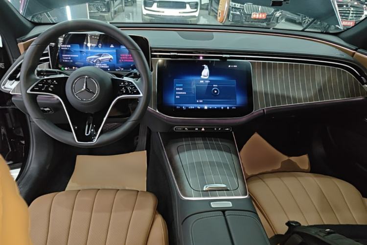 Used Mercedes-Benz E-Class 2024 Refresh E 300 L Stylish Edition Center Console