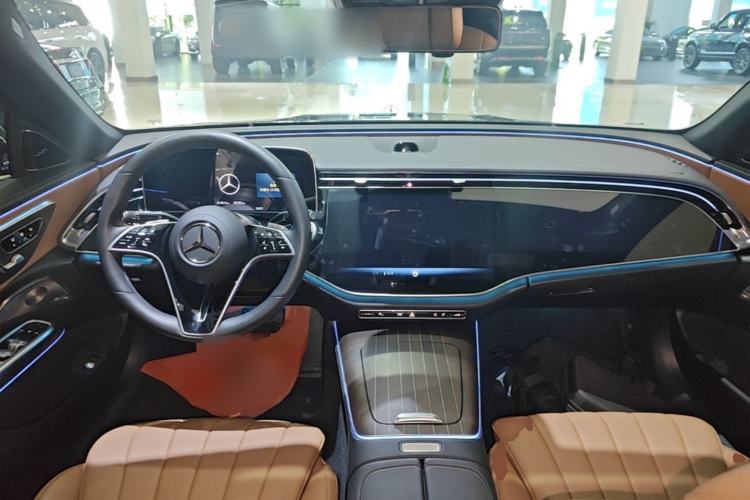 Used Mercedes-Benz E-Class 2024 Facelift E 300 L Luxury Edition Center Console