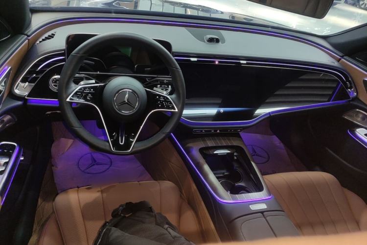 Used Mercedes-Benz E-Class 2024 E 300 L Luxury Model Center Console